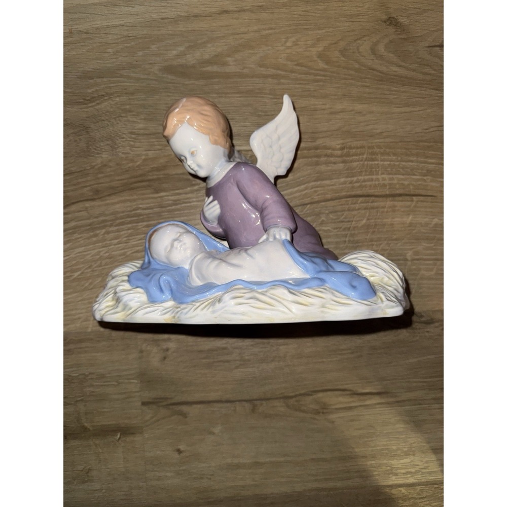 R. Molds 1982 Baby Jesus‎ And Angel Ceramic Sculpture. - Excellent Cond.  12"x9"